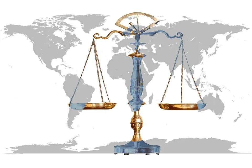 balanza y el mundo, leyes generales