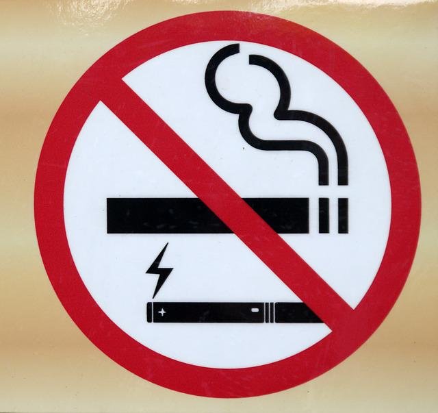 prohibicion de fumar y de cigarros electrónicos.